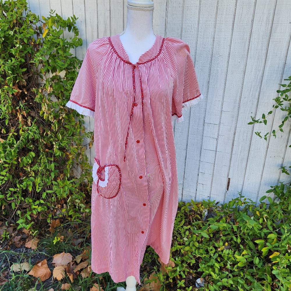 Vintage 1960s Jammies Nightgown robe Size Medium Red stripes